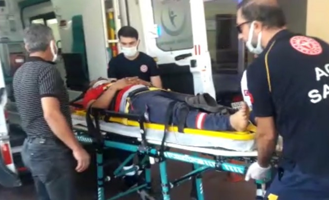 Motosiklet minibüse çarptı