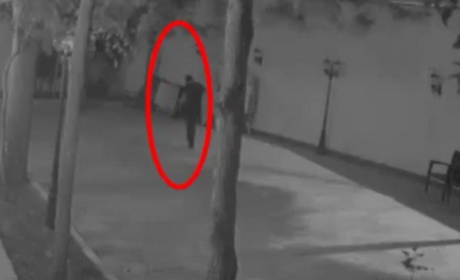 TV binasında yaşanan hırsızlık kameralara yansıdı