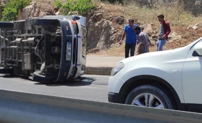 Kamyonet devrildi: 1 yaralı