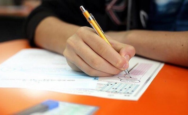 Şanlıurfa'da öğrenciler sınavda klimaların açılmasını istiyor