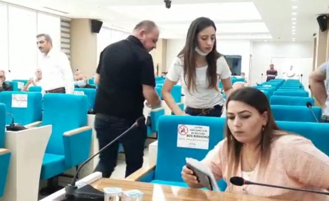 HDP'li meclis üyeleri salonu terk etti