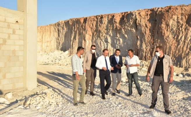 Vali Erin, üretimi süren tesisleri inceledi