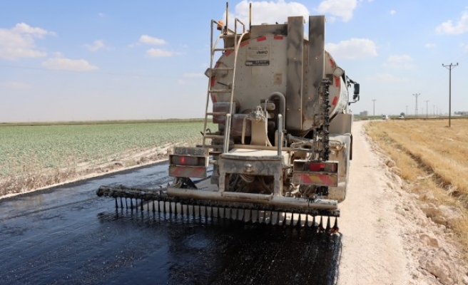 Akçakale kırsalındaki yollar asfaltla buluşuyor