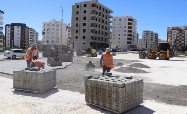 Karaköprü’de yollar kilitli parkeyle döşeniyor