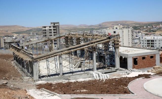 Karaköprü’de yüzme havuzu çalışmaları tam gaz