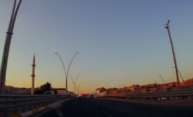Şanlıurfa'da zincirleme kaza araba kamerasına yansıdı!
