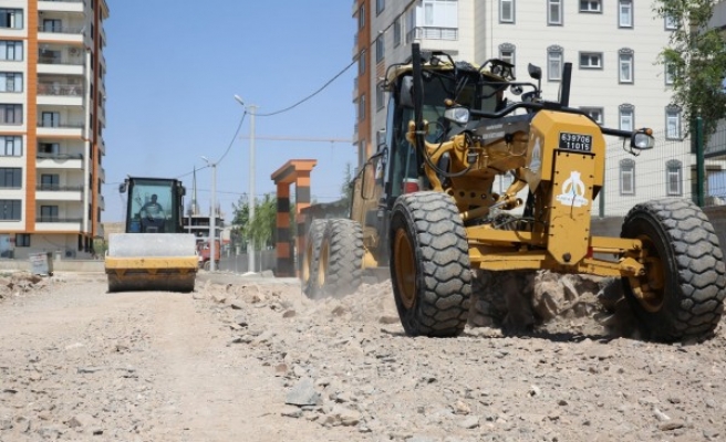 Mehmetçik Mahallesi’nde yeni yollar yapılıyor