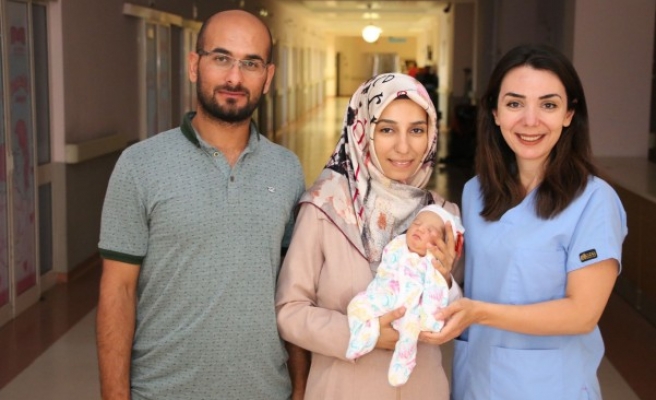 Mucize bebek hayata tutundu