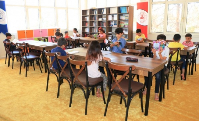 Atıl durumdaki bina kütüphaneye dönüştürüldü