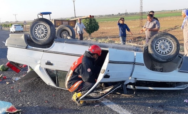 Akçakale’de otomobil takla attı