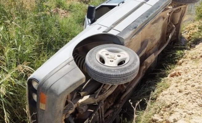 Suruç'ta otomobil devrildi