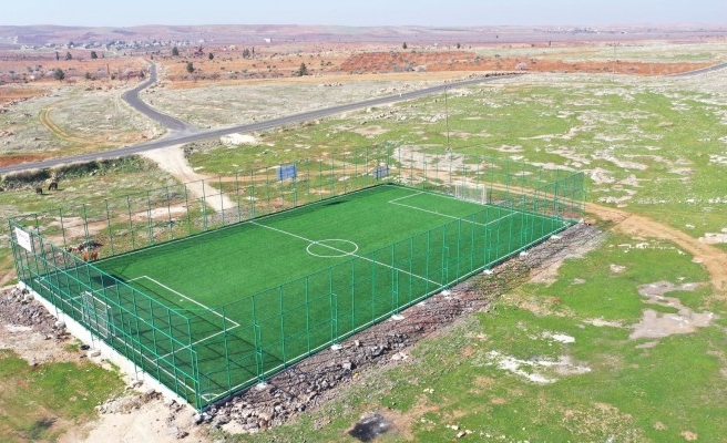 Karaköprü'de 2 sentetik çim saha yapıldı