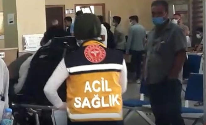 Otomobil şarampole devrildi: 2 yaralı