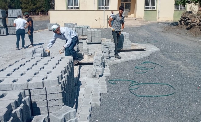 Viranşehir’de cami ve taziye evlerinin çevresi düzenleniyor