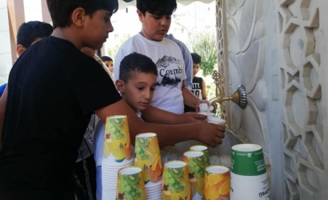 Karaköprü’de ikram çeşmesinden limonata akıyor