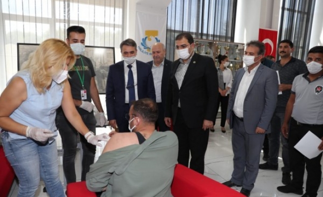 Belediye personelleri aşı oldu