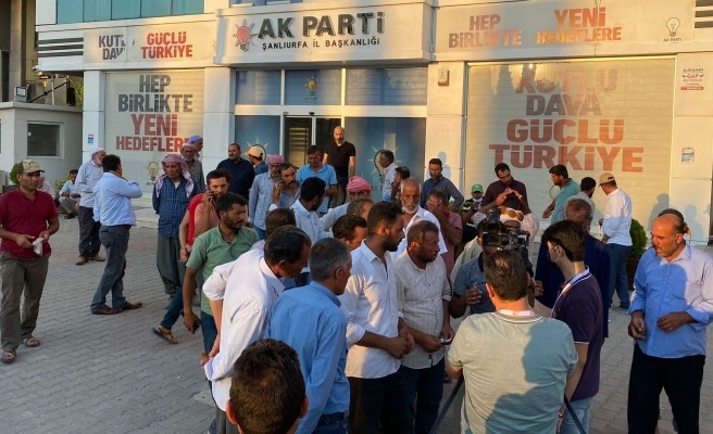 Suları kesilen çiftçiler, mağduriyetlerini duyurmaya çalıştılar