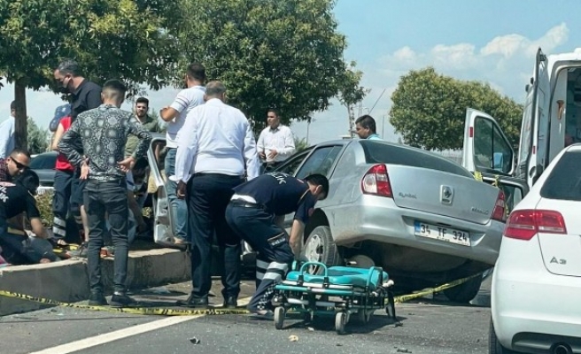 Kamyon ile otomobil çarpıştı: 2 ölü, 1 yaralı (EK)