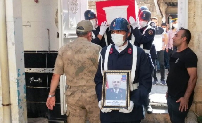 Uzman çavuş gözyaşlarıyla toprağa verildi