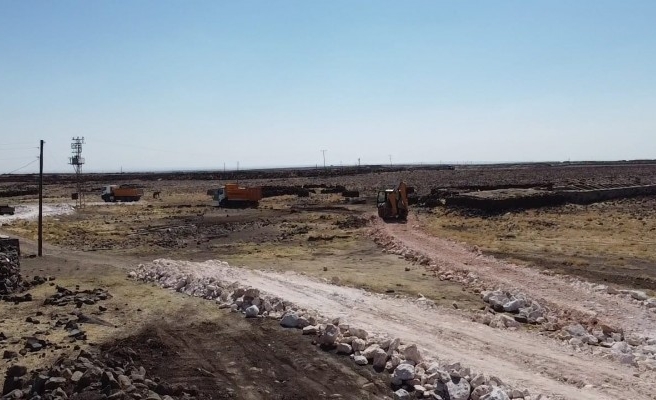 Viranşehir kırsalında yol yapım atağı