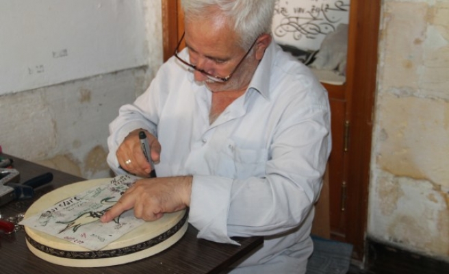 Mesleğini ayakta tutmaya çalışıyor