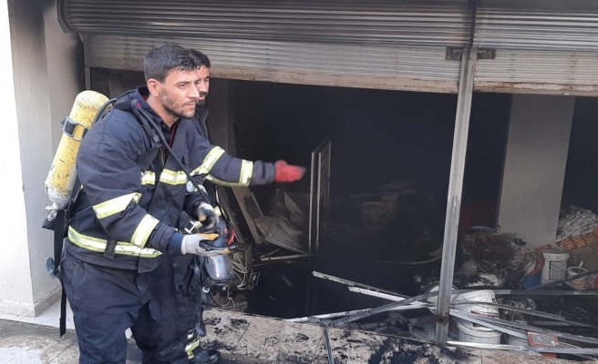 Şanlıurfa'da bir depoda çıkan yangın söndürüldü