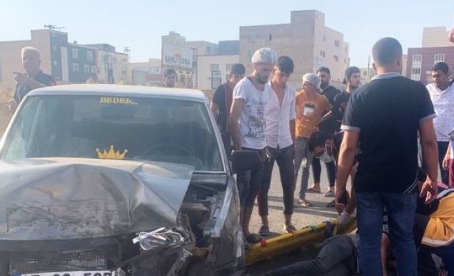 Servis aracı ile hafif ticari araç çarpıştı: 1 yaralı