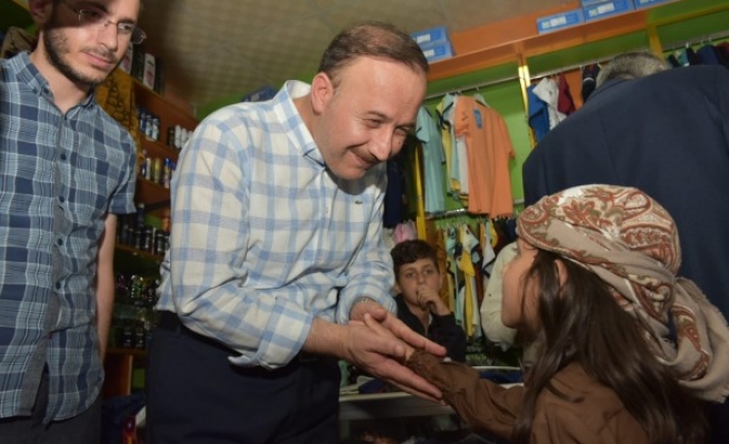 Vali Erin, Telabyad’da halkı ve çocukları sevindirdi