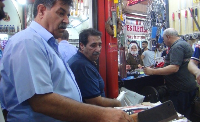 Şanlıurfa’da son gün bıçakçılara akın edildi