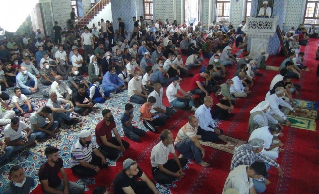Şanlıurfa’da bayram namazı kılındı (EK)