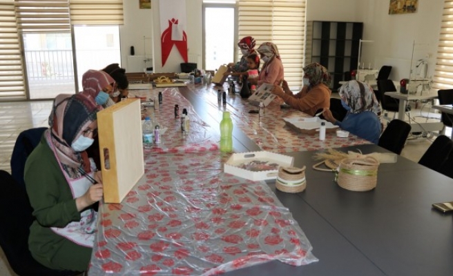 Karaköprü’de kadınlar meslek sahibi oluyor