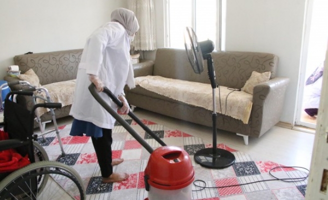 Bakıma muhtaç ailelere destek sağlıyorlar