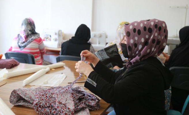 Kadınlar aile bütçesine katkı sağlıyor