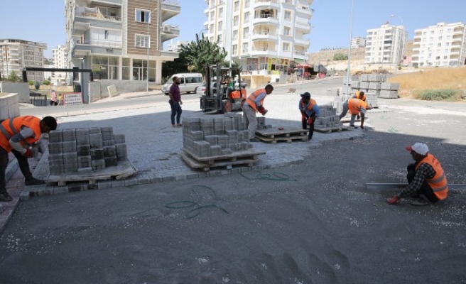 Karaköprü'de yollar kilitli parke ile döşeniyor