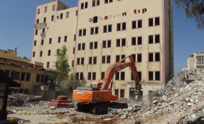 Eski hastaneye 5 yıl sonra ilk kepçe vuruldu