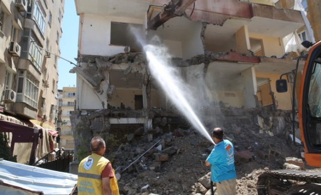 Haliliye’de riskli ve metruk yapılar yıkılıyor