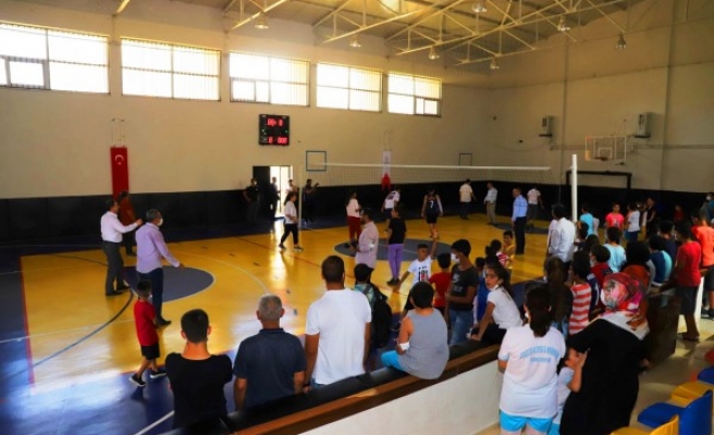 Baydilli ve Cevheri çocuklarla spor yaptı