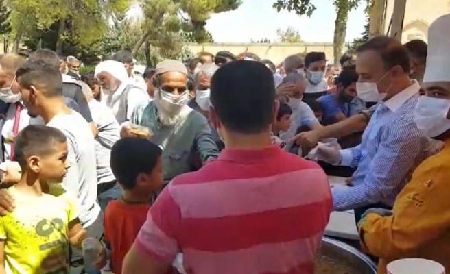 Valilik ile ŞURKAV’dan vatandaşlara aşure ikramı