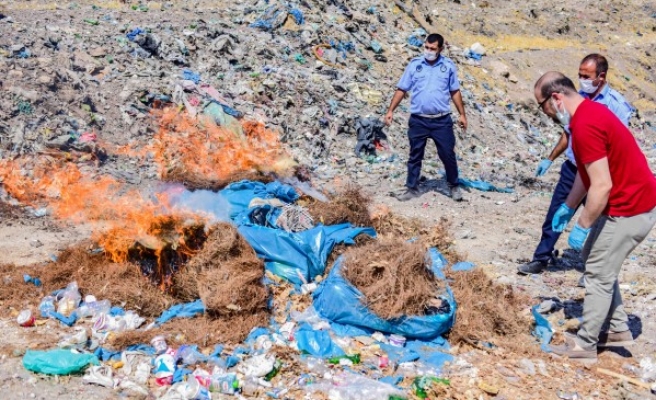 Şanlıurfa'daki iş yerinde bozulan mallar imha edildi