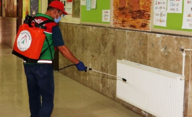 Karaköprü'deki  okullarda temizlik yapılıyor