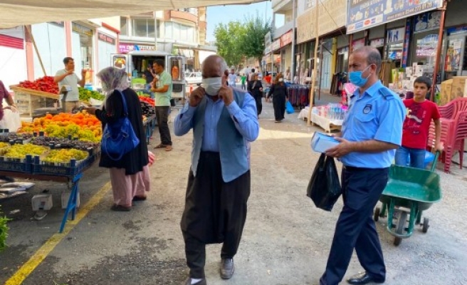 Siverek'te zabıta ekipleri semt pazarlarını denetledi