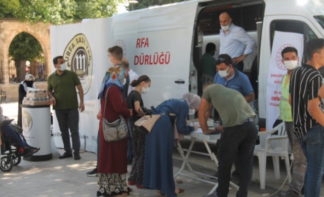 Şanlıurfa'da aşı olana pekmez hediye