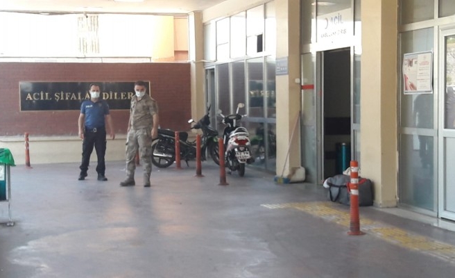 Hastane önüne bırakılan çantalar bomba paniğine neden oldu