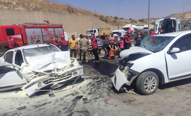 Şanlıurfa’da iki otomobil çarpıştı: 6 yaralı