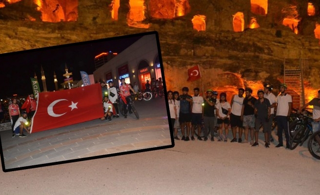 Urfalı bisikletçiler pedallarını 30 Ağustos için çevirdi