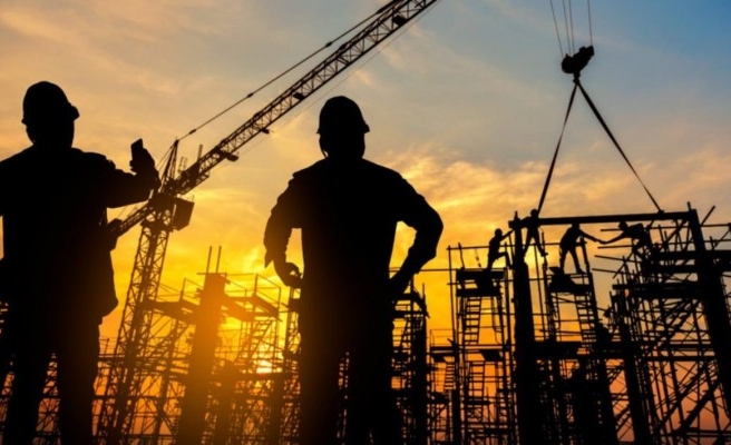 Müteahhitler iş bırakmaya hazırlanıyor
