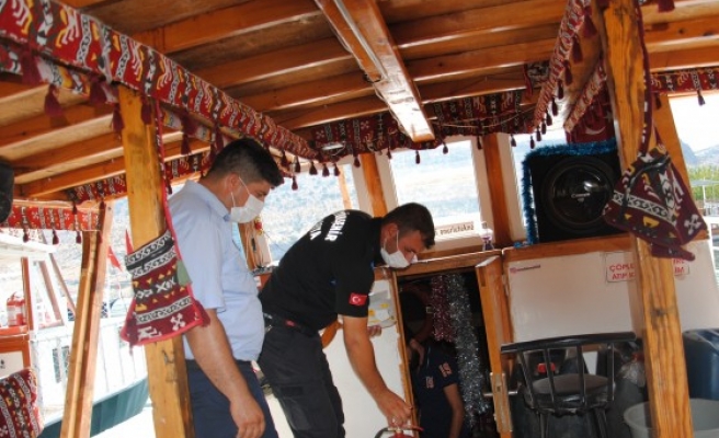 Zabıta ekipleri tekneleri denetledi