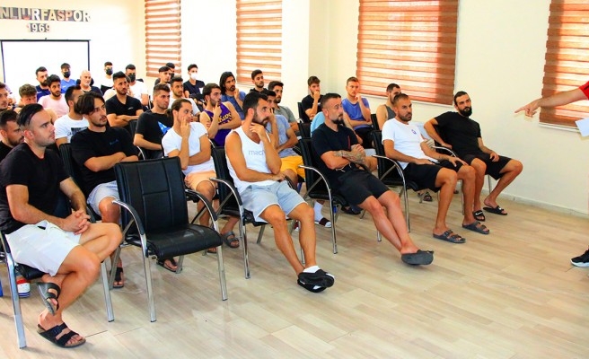 Şanlıurfaspor futbolcularına sezon öncesi seminer verildi