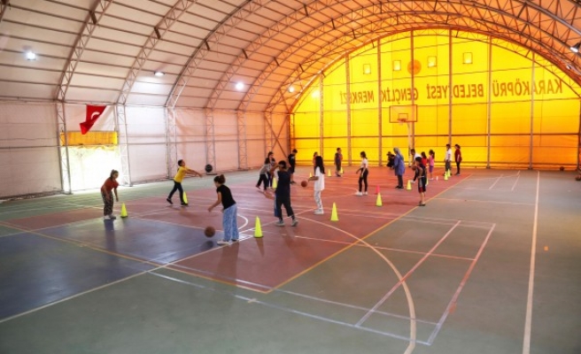 Çocuklar sporla eğleniyor