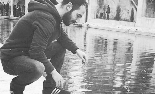 Patlayan lastiği değiştiren sürücü kamyonet çarpması sonucu öldü